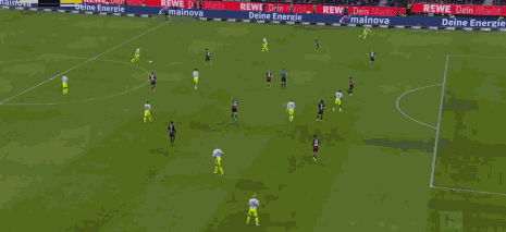 半场：多特1-1法兰克福，拜尔破门，乌尊点射，吉拉西送点