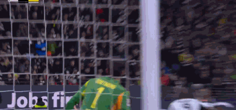 半场：多特1-1法兰克福，拜尔破门，乌尊点射，吉拉西送点