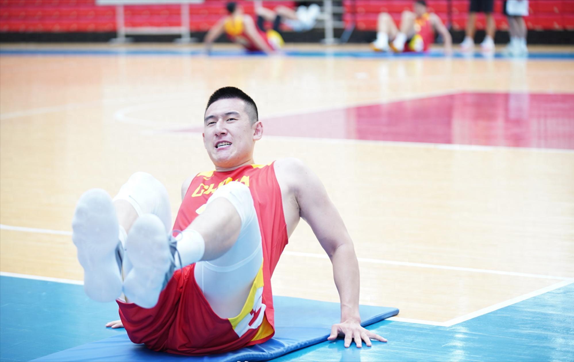 星空体育-4人告别国家队！付豪输给两人，周琦队友没位置，李祥波任务结束