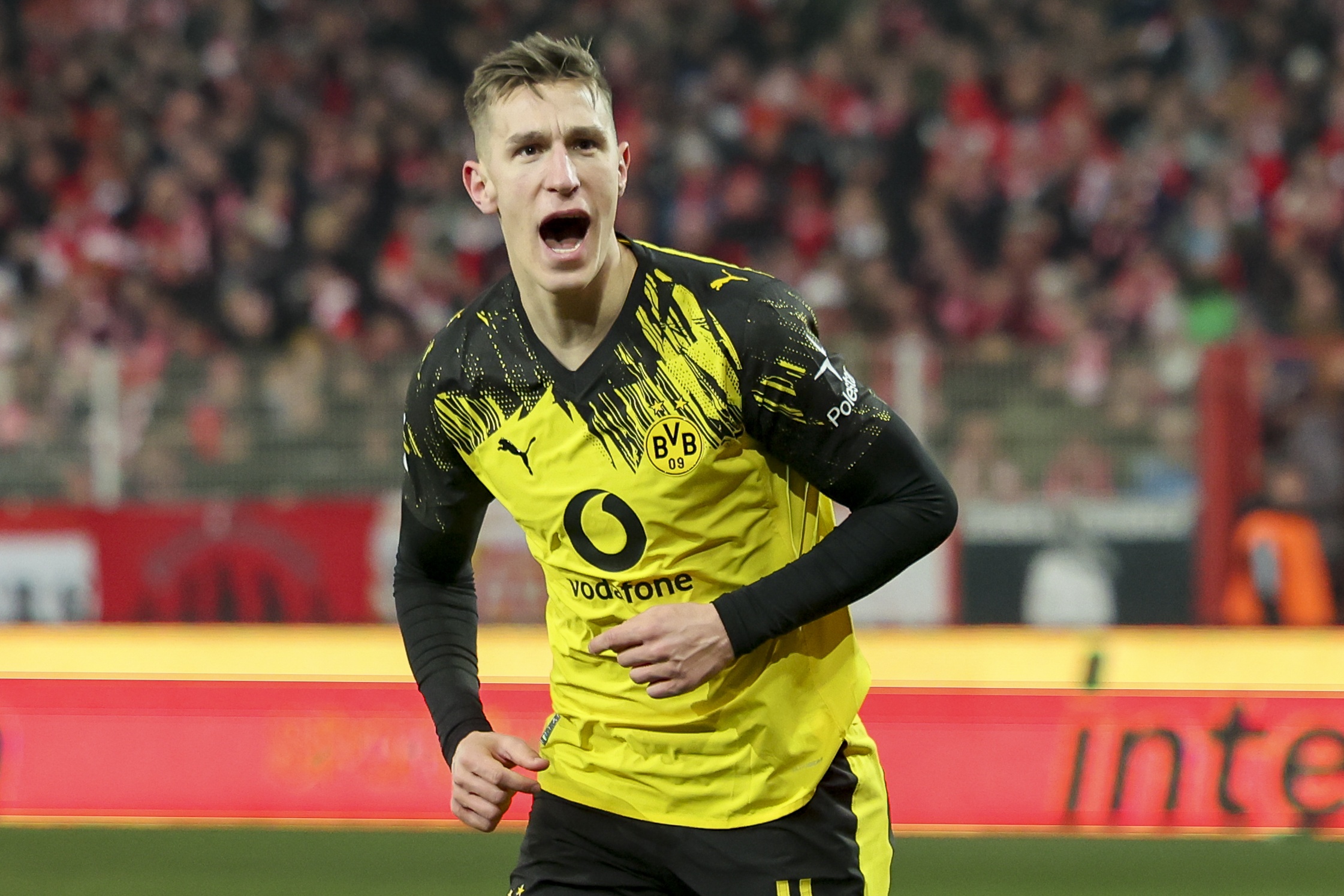 名宿：施洛特贝克是多特蒙德当之无愧的核心球员，各方面无可挑剔